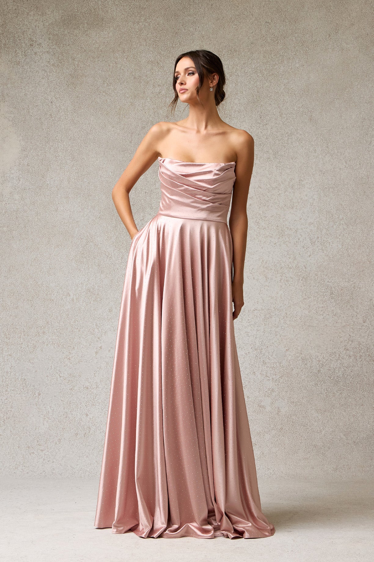 Vestido Corte en A Cuello Redondo con Aplicaciones. (Dos Colores)