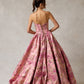 Vestido Corte en A  Sin tirantes y Escote Redondo con Bolsillos laterales con Cintas en la Espalda Color Dusty Rose print