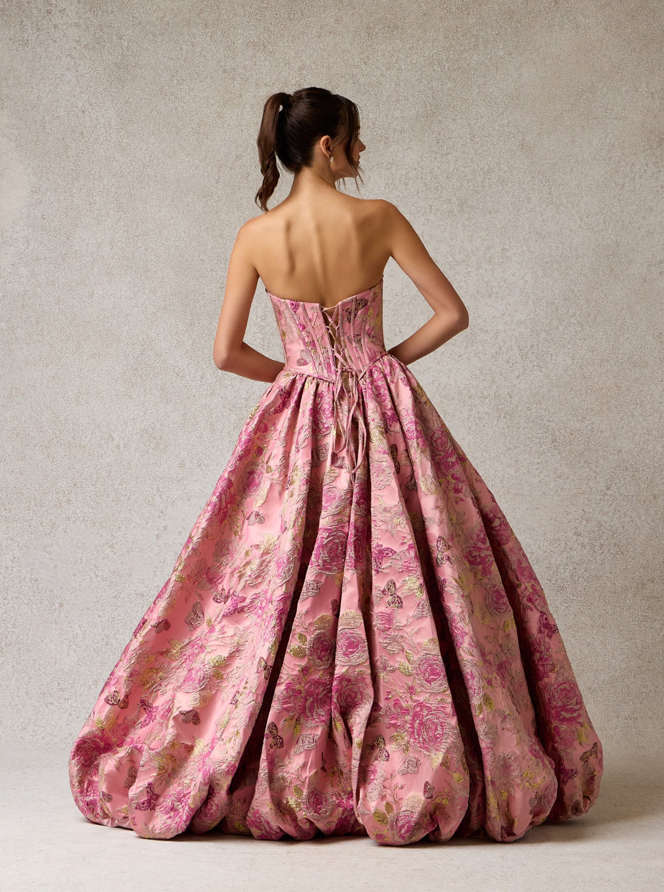 Vestido Corte en A  Sin tirantes y Escote Redondo con Bolsillos laterales con Cintas en la Espalda Color Dusty Rose print