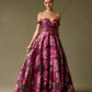 Vestido de Jacquard Estampado, Hombros Descubiertos, Corte en A, Drapeado en la Cintura y Bolsillos Laterales, Color Magenta Print