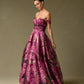 Vestido de Jacquard Estampado, Hombros Descubiertos, Corte en A, Drapeado en la Cintura y Bolsillos Laterales, Color Magenta Print