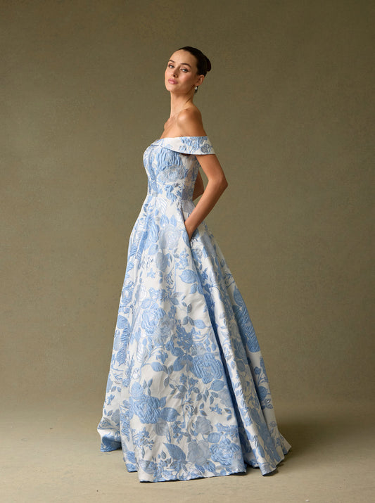 Vestido de Jacquard Estampado, Hombros Descubiertos, Corte en A, Drapeado en la Cintura y Bolsillos Laterales, Color Ice Blue White Print
