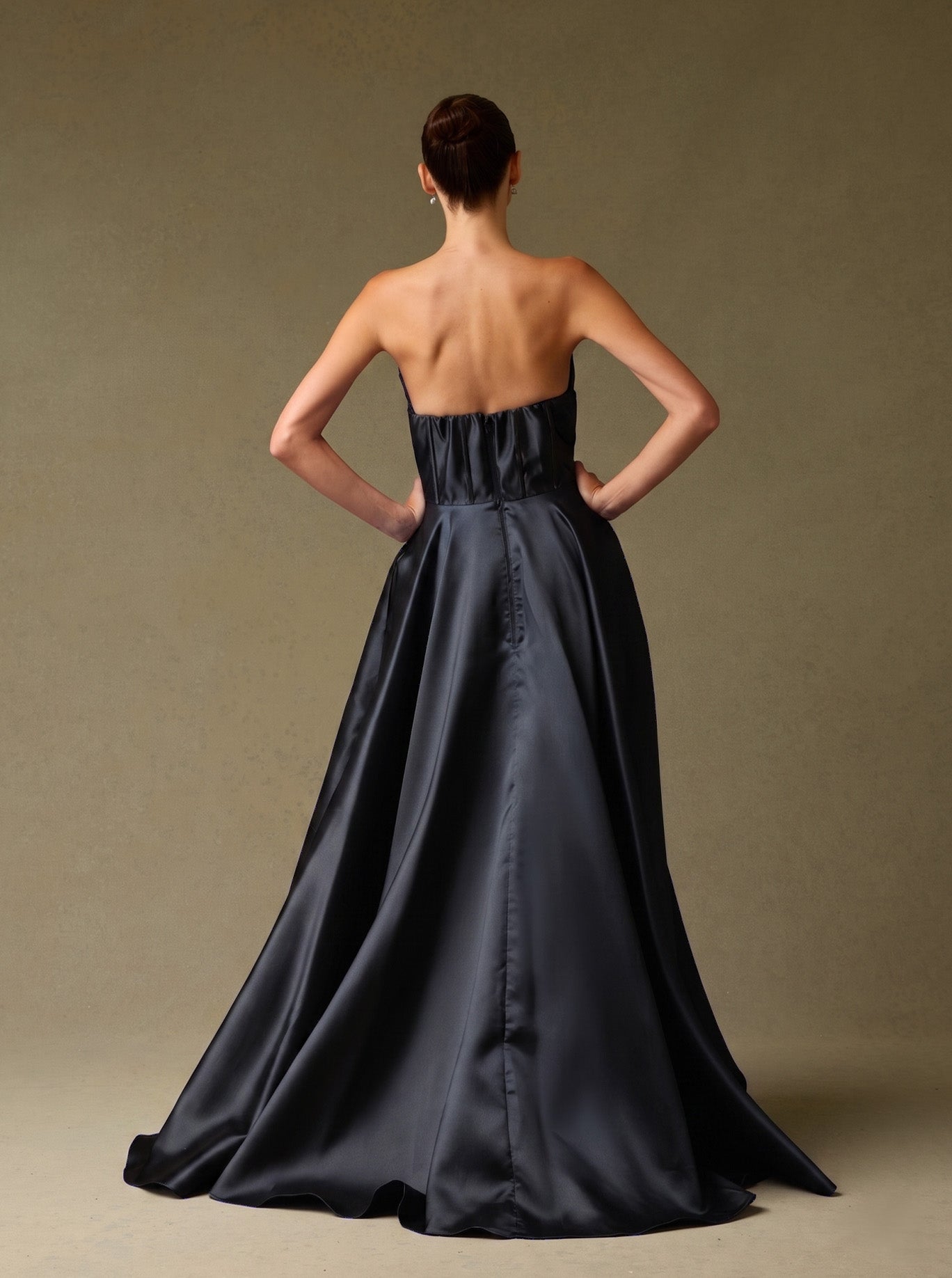 Vestido Corte  A, con Escote Redondo con Detalle de Drapeado y Cuentas, con Abertura y Bolsillos en los Costados, Color Black y Royal