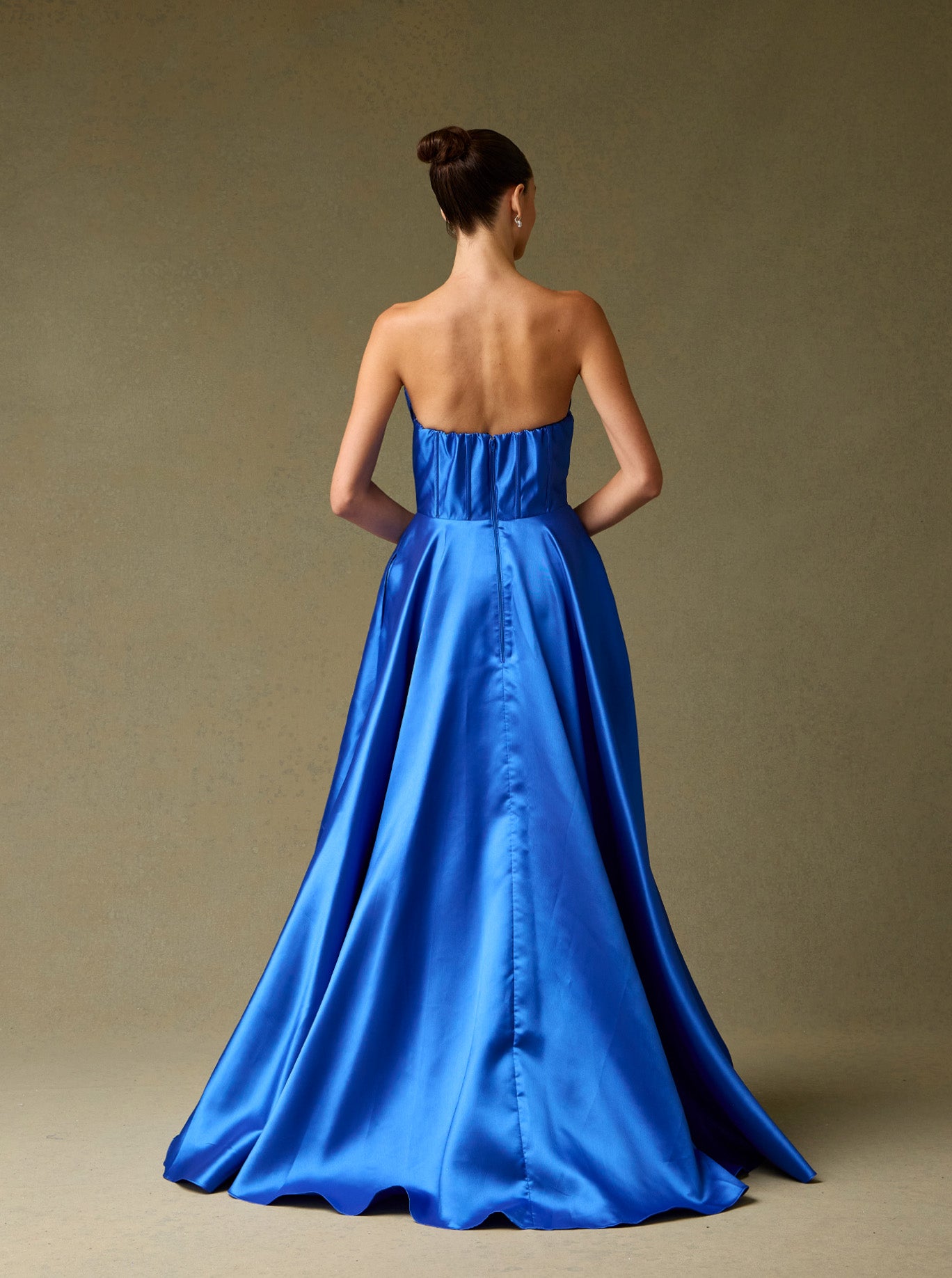 Vestido Corte  A, con Escote Redondo con Detalle de Drapeado y Cuentas, con Abertura y Bolsillos en los Costados, Color Black y Royal