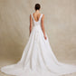 Vestido de Novia con Cuello V de Tul Bordado con Lentejuelas y Cristales, Color Off White