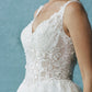 Vestido de Novia En Línea A Con Tirantes y Escote en Corazón.