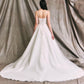 Vestido de Novia En Línea A Sin Mangas Con Escote Corazón y capa Con Velo Color  Off White.
