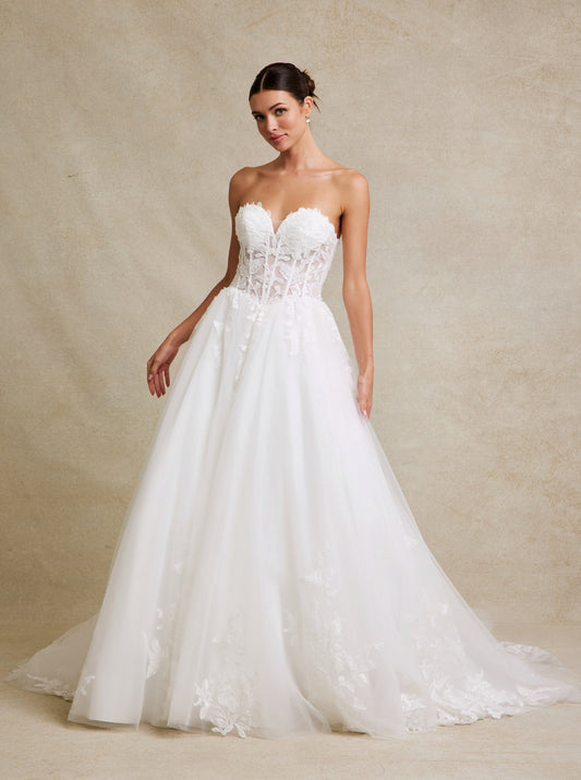 Vestido de Novia Corte en A con Escote de Corazón de Tul con Encaje Bordado, Color Off White