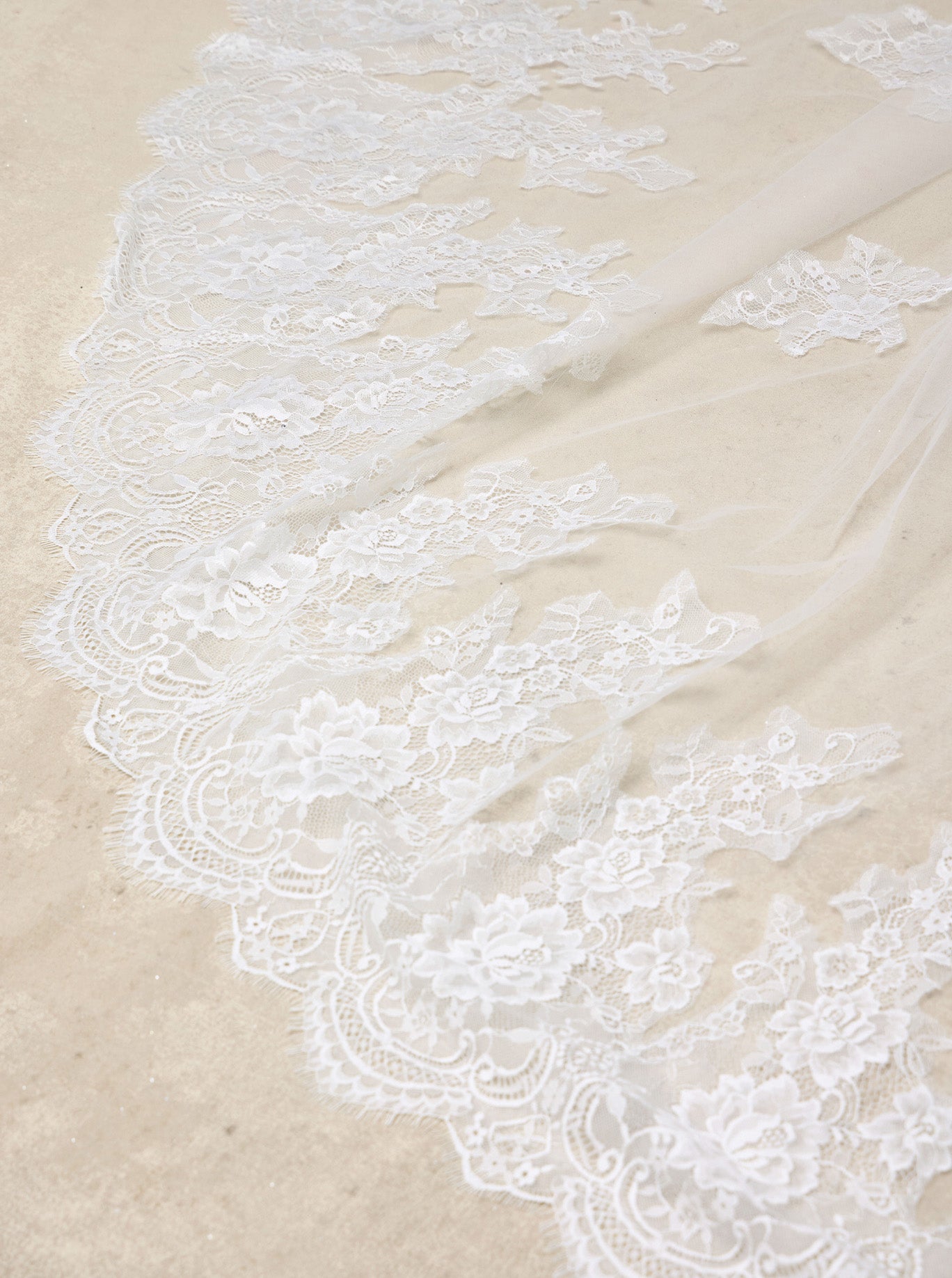 Velo de Novia de Tul Bordado, Color Off White
