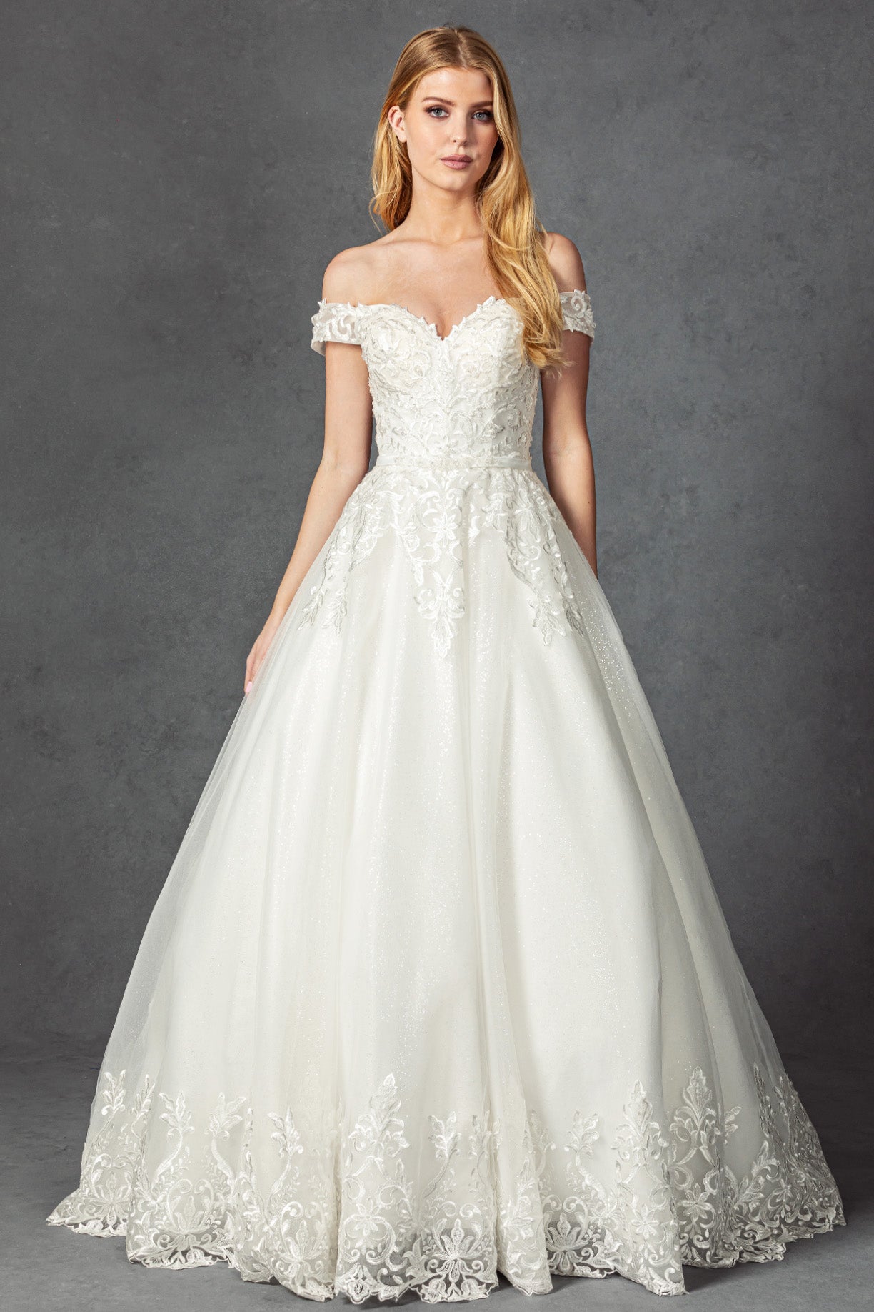 Vestido de Novia con Hombros Descubiertos y Escote de Corazon, Color Off White