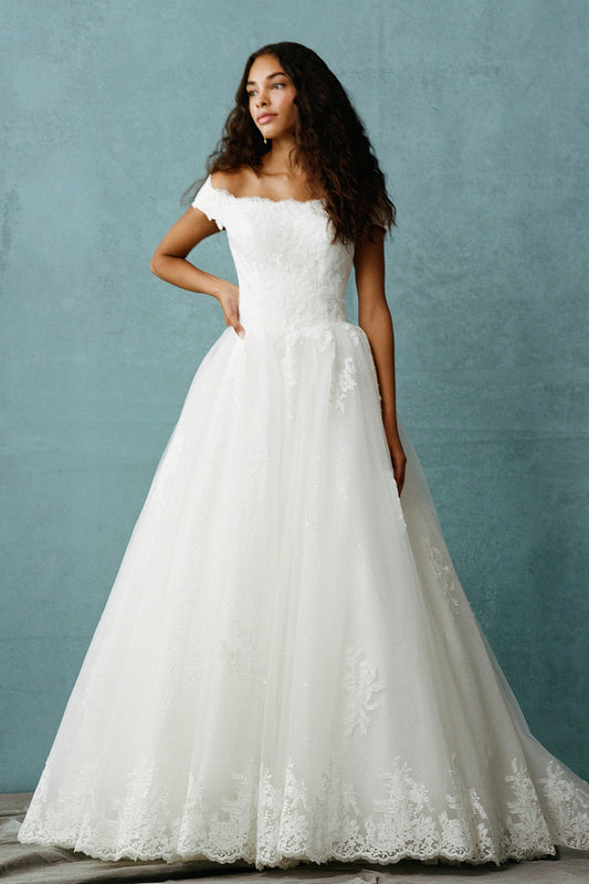 Vestido de Novia al Hombro de Tul con Brillos y Encaje, Color Off White