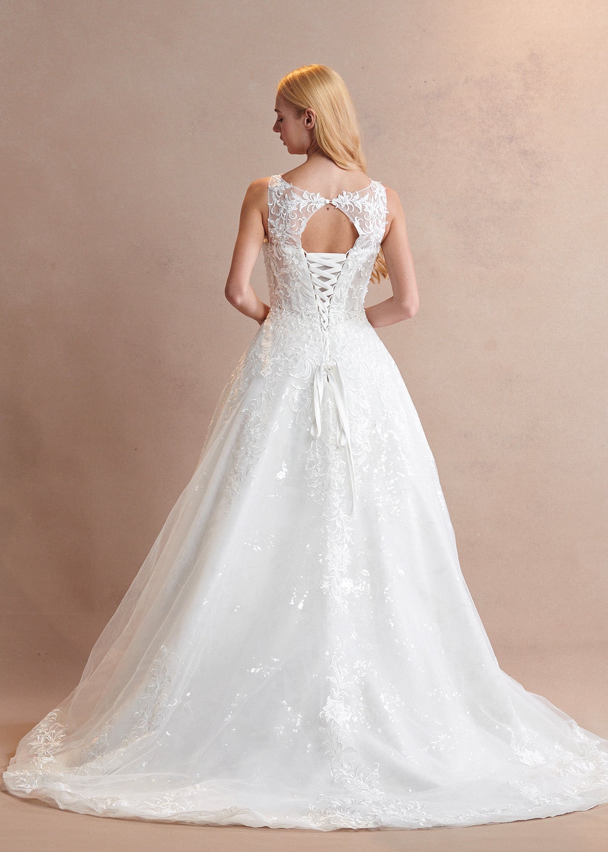 Vestido de Novia Línea A Escote Corazón y Cordones en la Espalda Color Off White