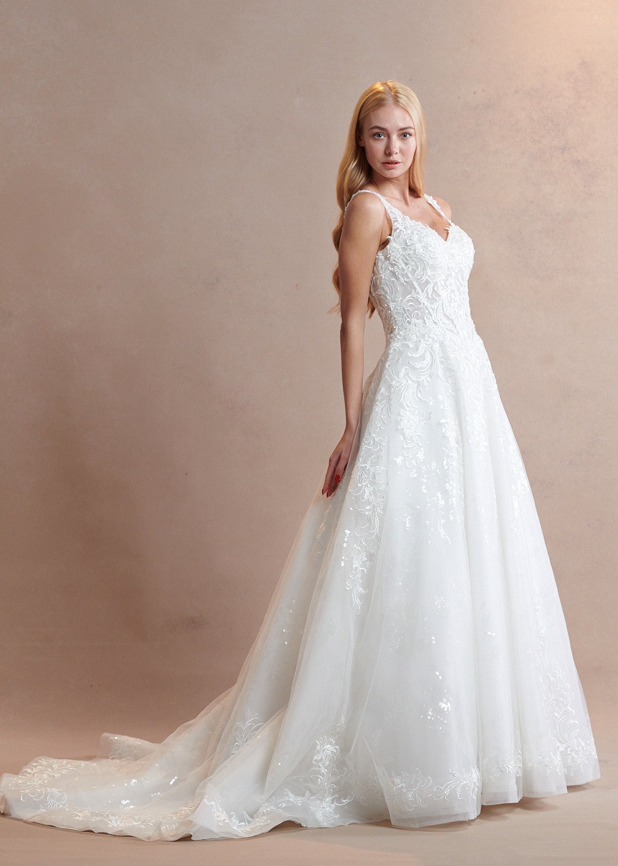 Vestido de Novia Línea A Escote Corazón y Cordones en la Espalda Color Off White