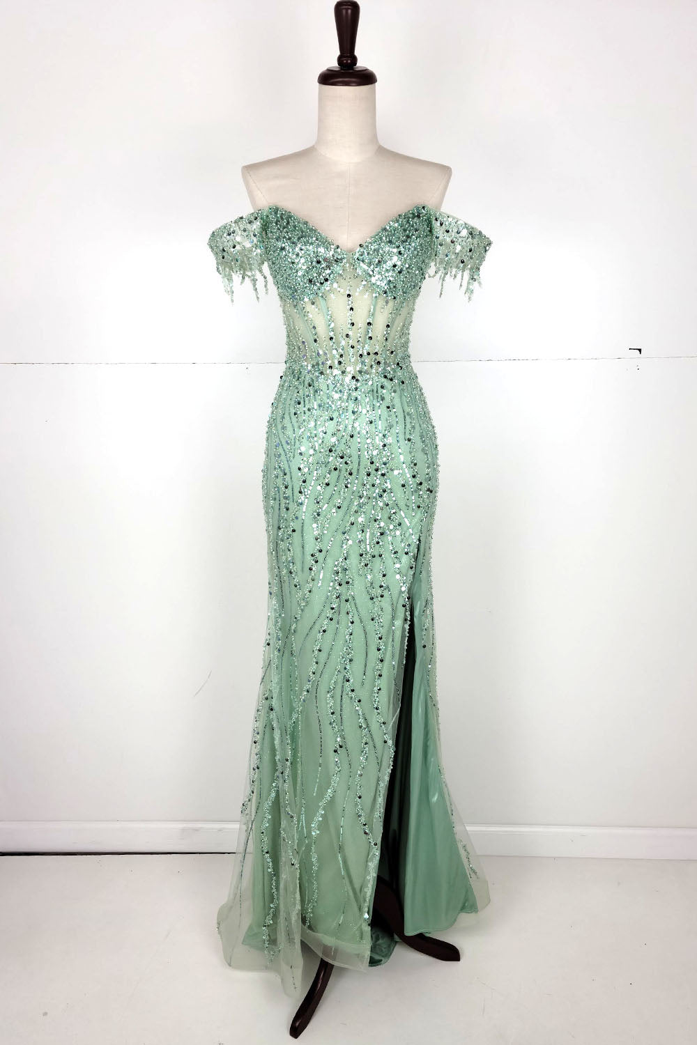 Vestido al Hombro Bordado con Cuentas y Lentejuelas con Abertura en la Pierna (Varios Colores)
