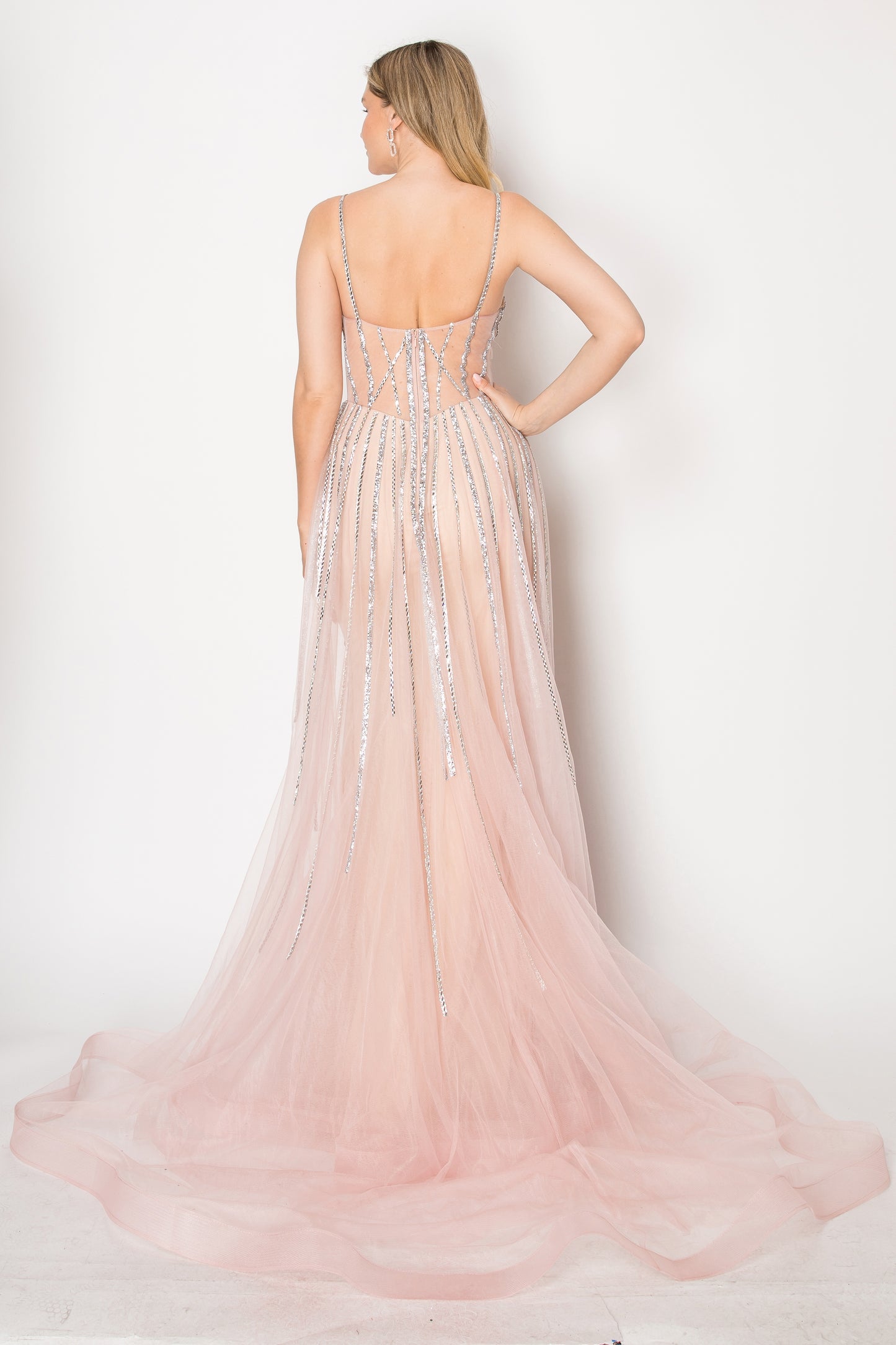 Vestido Corte Recto con Cauda de Tul y efectos brillosos (Dos Colores)