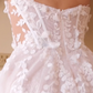 Vestido de Novia Sin Tirantes con Aplicaciones Florales.