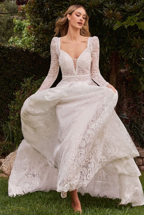 Vestido de Novia de Encaje y Chaqueta Desmontable.