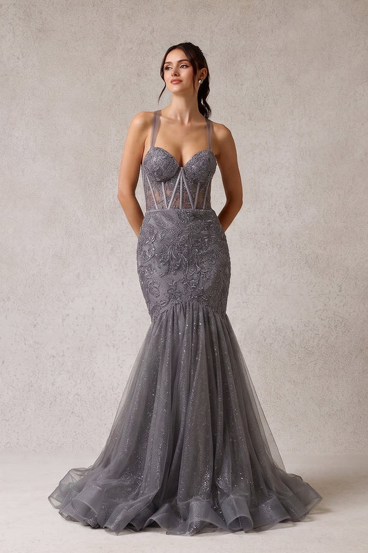 Vestido Corte Sirena, de Tul Bordado, Con Tirantes y Escote Corazón, Colores Charcoal y Res