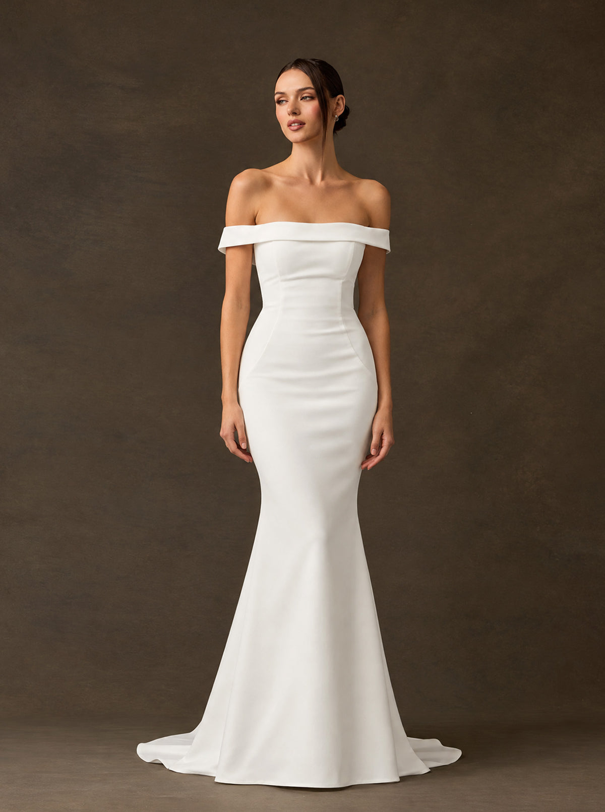 Vestido de Novia Corte Sirena Hombros Descubiertos y Escote Recto, Color Off White