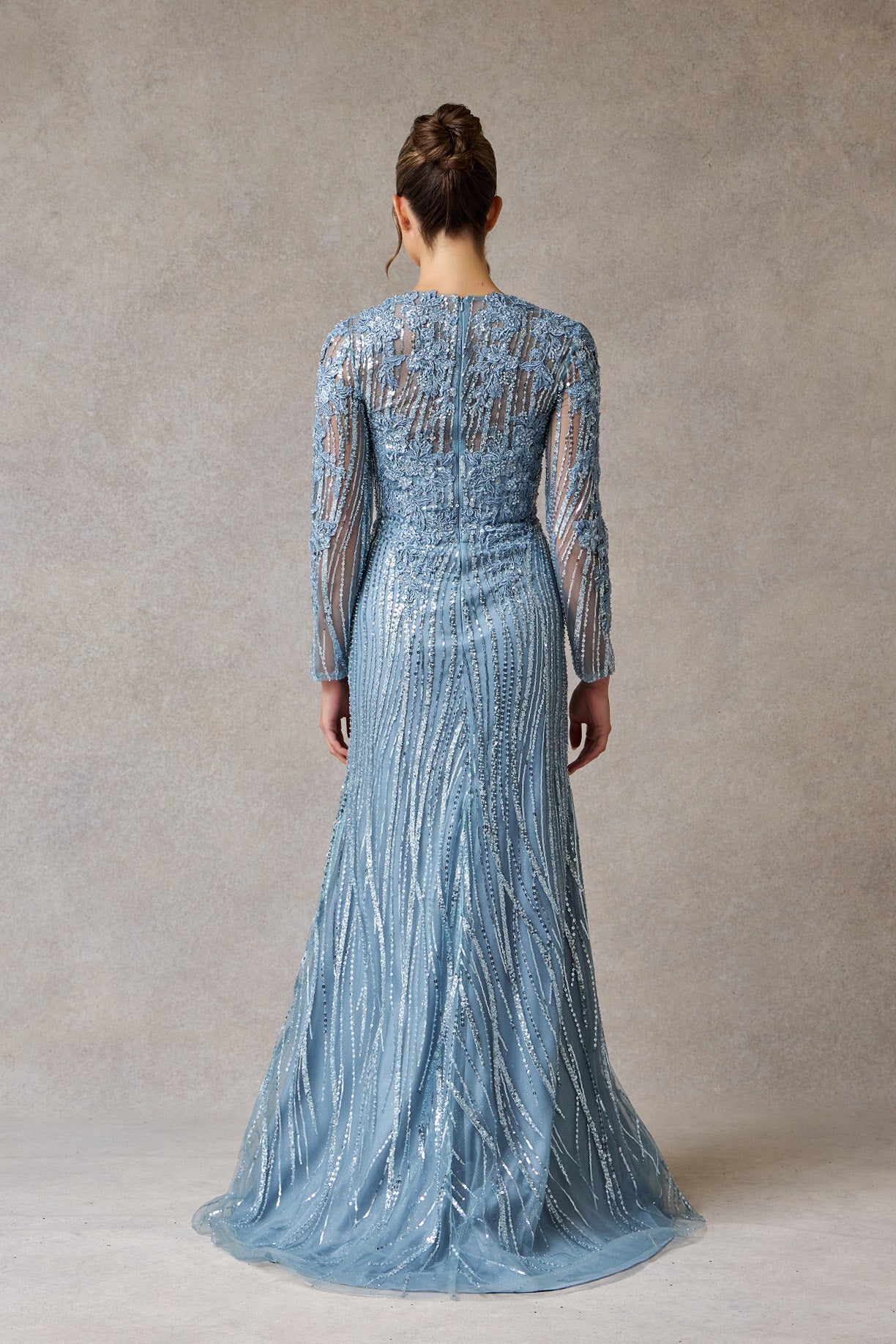 Vestido en Línea Recta Con Lentejuelas Y Manga larga Color Ice Blue.