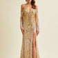 Vestido Entallado, con Hombros Descubiertos, Manga Larga, Escote e V y Abertura en la Pierna, Color Gold