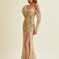Vestido Entallado, con Hombros Descubiertos, Manga Larga, Escote e V y Abertura en la Pierna, Color Gold