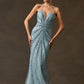 Vestido Corte Recinto, Con Tirantes Finos y Escote en V, Aplicaciones con Lentejuelas, Cristales y Perlas, Color Dusty Blue