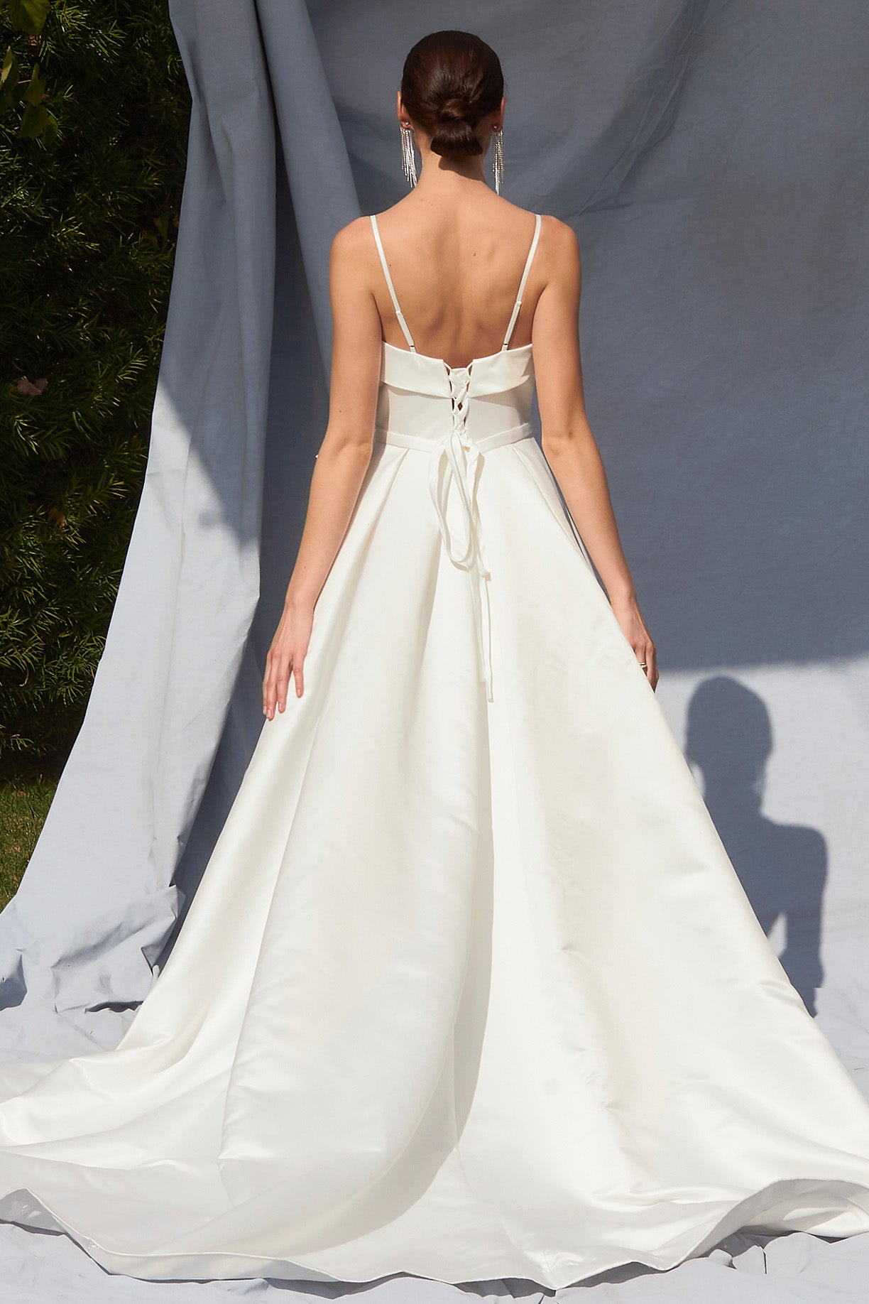 Vestido de Novia de Satén, Corte en A, con Tirantes, Escote en V y Lazo Desmontable, Color Off White