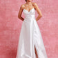 Vestido de Novia Línea en A con Mangas Abullonadas Desmontables y Abertura enla Pierna  Color Offe White.