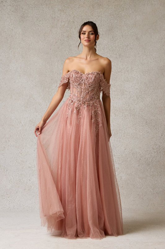 Vestido Corte en A, de Tul con Brillos y Bordados, Hombros Descubiertos y Escote Corazón, Color Blush