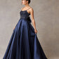 Vestido de Satén en Corte A con Tirantes y Aplicaciones en Pedrería Color Navy