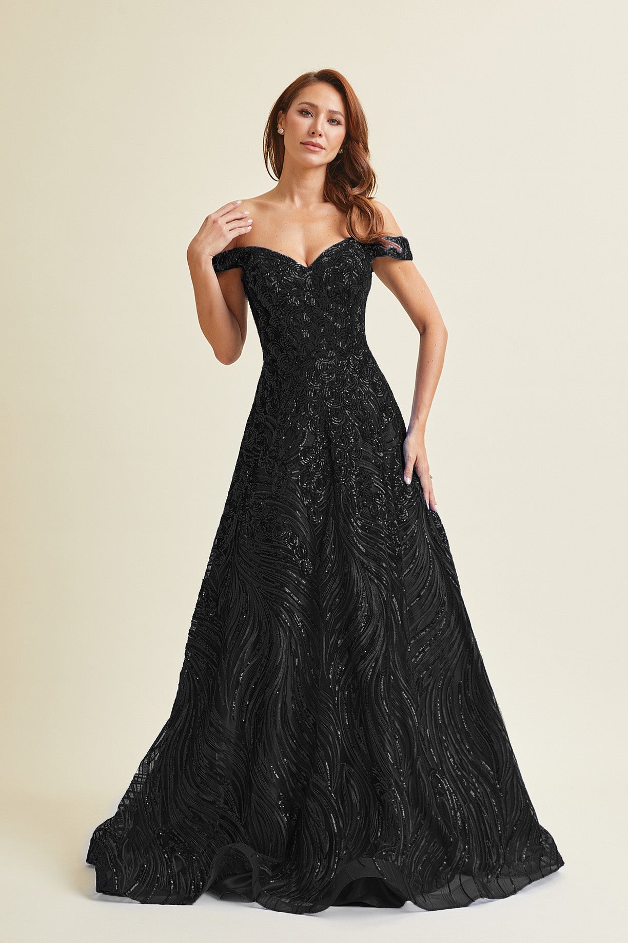 Vestido en línea A con Hombro Fuera, Escote de Corazón y Bolsillo Lateral Color Black