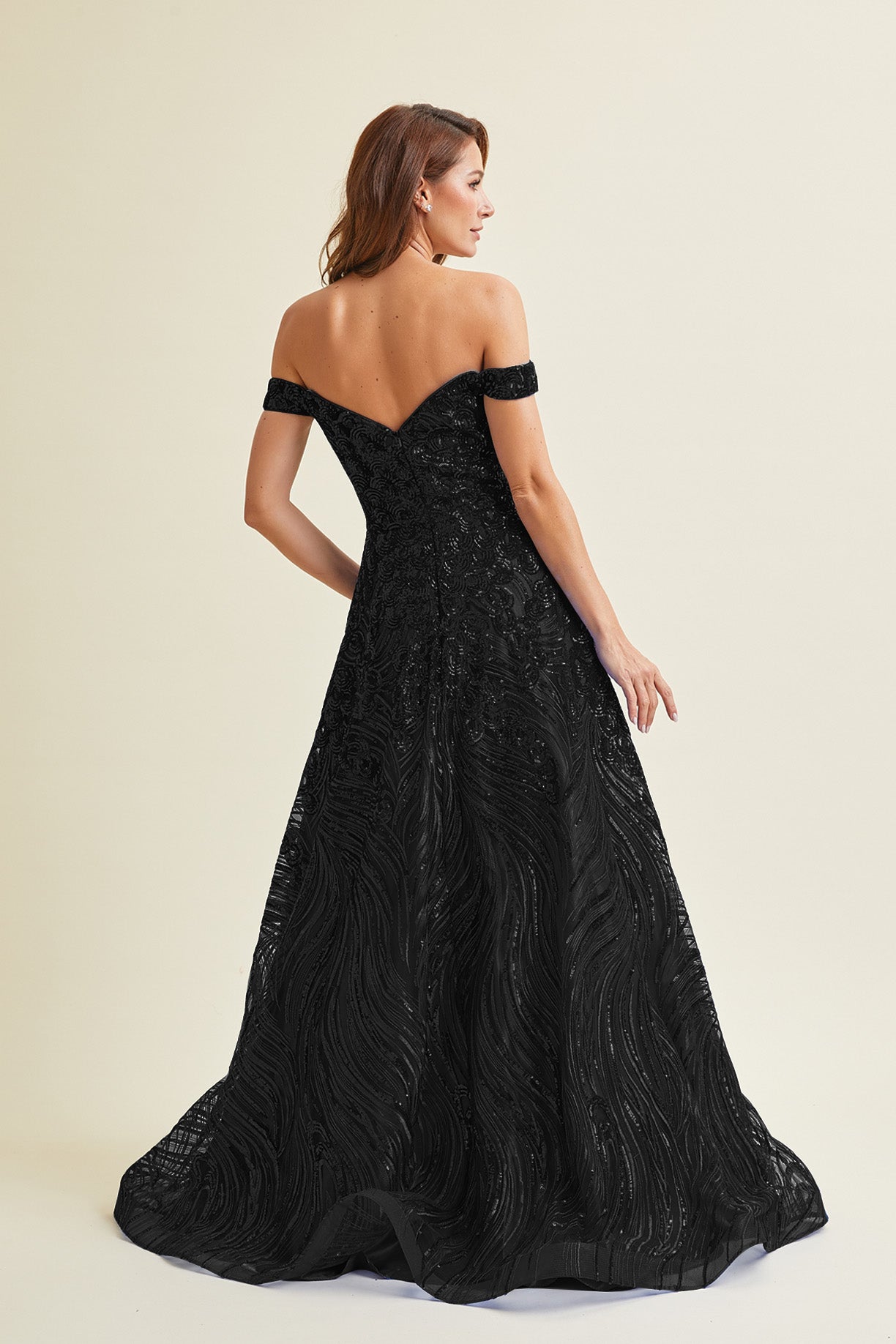 Vestido en línea A con Hombro Fuera, Escote de Corazón y Bolsillo Lateral Color Black