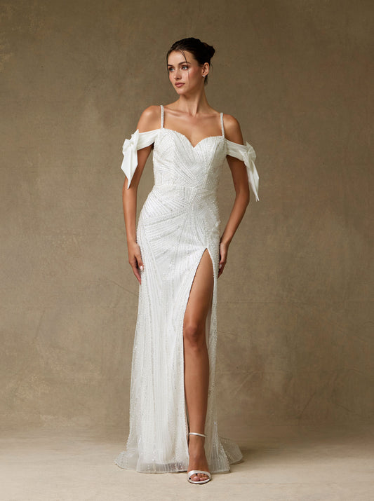 Vestido de Novia Corte Recto, Escote de Corazón, con Hombros Descubiertos y Tirantes, de Tul con Cristales y Lentejuelas, Color Off White