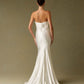 Vestido de Novia Corte Sirena Sin Tirantes y con Cola  Off White.