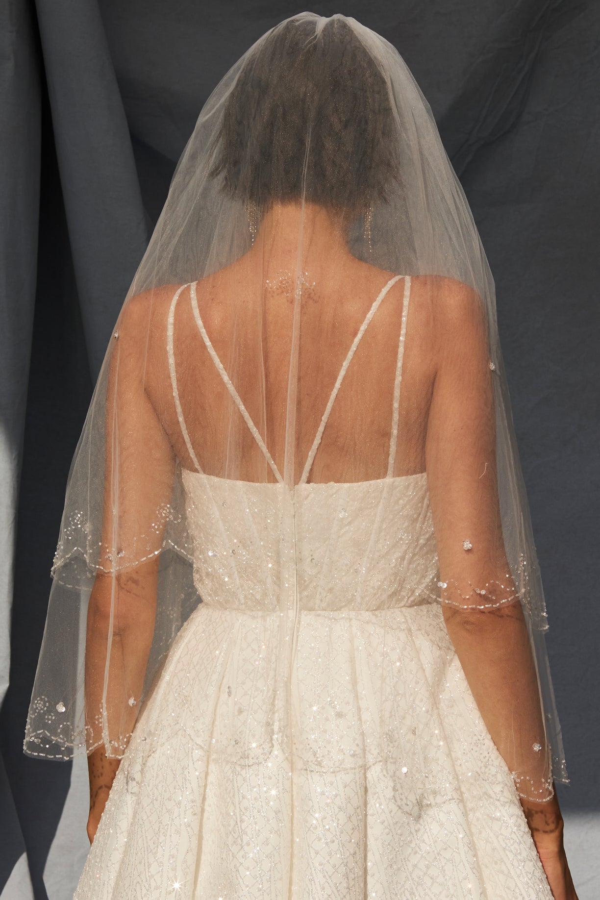 Velo de Novia Corto en Capas, Color Off White