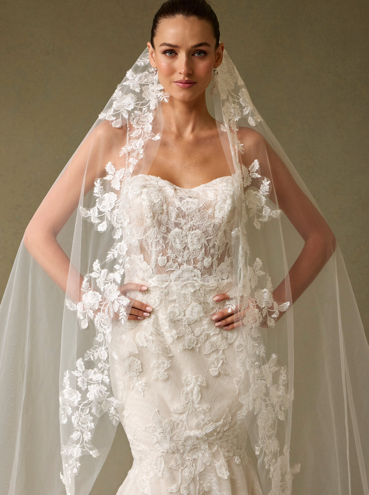 Velo de Novia Largo de Tul, Encaje y Lentejuelas, Color Off White