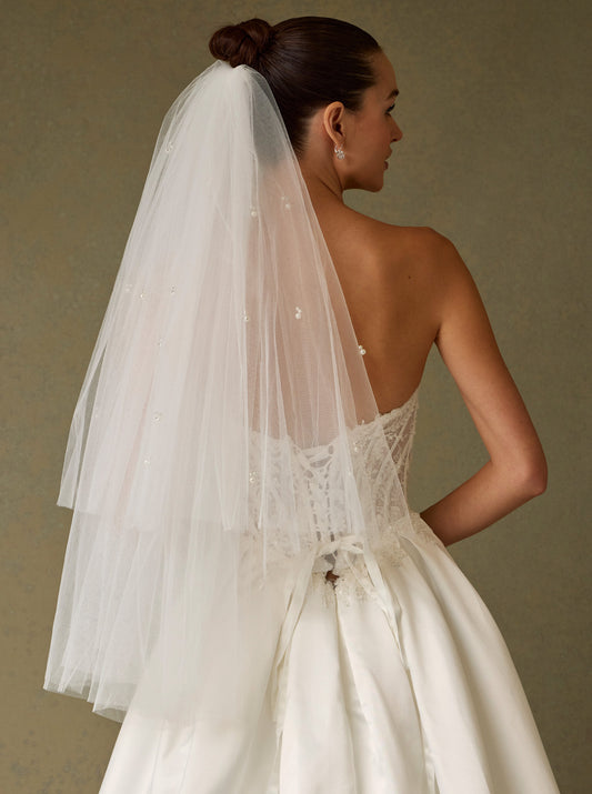 Velo Corto a Dos Capas, con Perlas y Cunetas, Color Off White