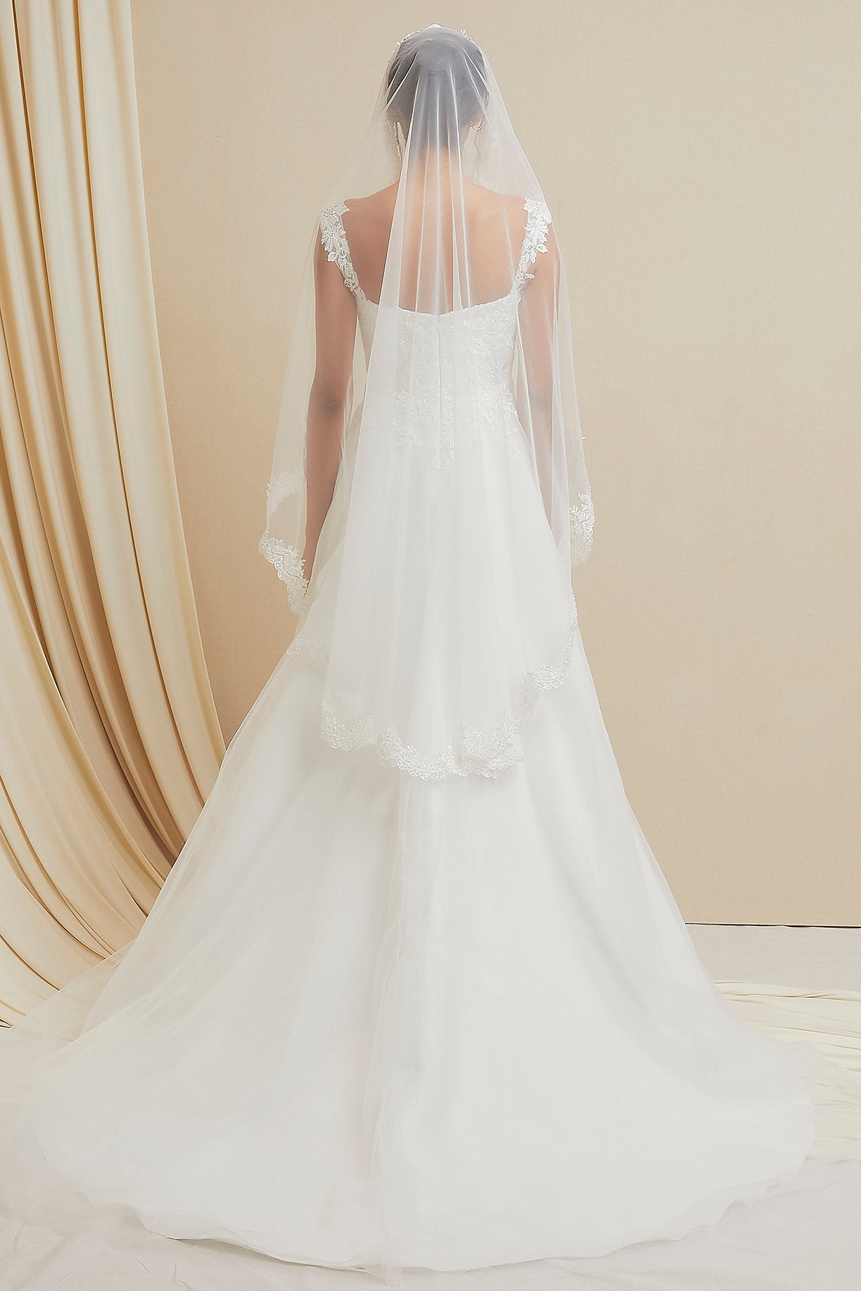 Velo de Novia Bordado con Cuentas, Color Off White
