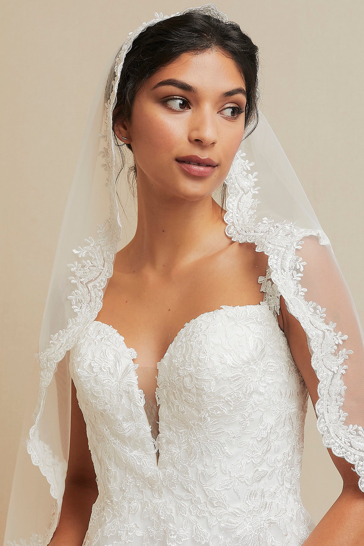 Velo de Novia Bordado con Cuentas, Color Off White