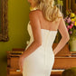 Vestido de Novia Ajustado con Drapeado en Escote y Cintura con Cauda Corta, Color Off White