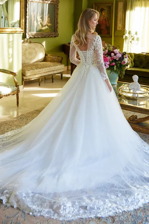 Vestido de Novia, Corte en A, Escote en V Ilusión, Manga Larga y Espalda Abierta con Cauda, Color Off White