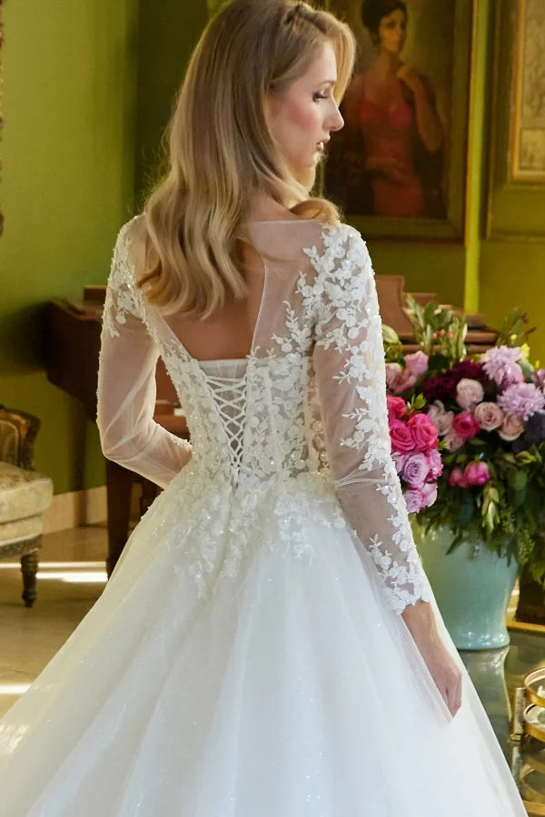 Vestido de Novia, Corte en A, Escote en V Ilusión, Manga Larga y Espalda Abierta con Cauda, Color Off White