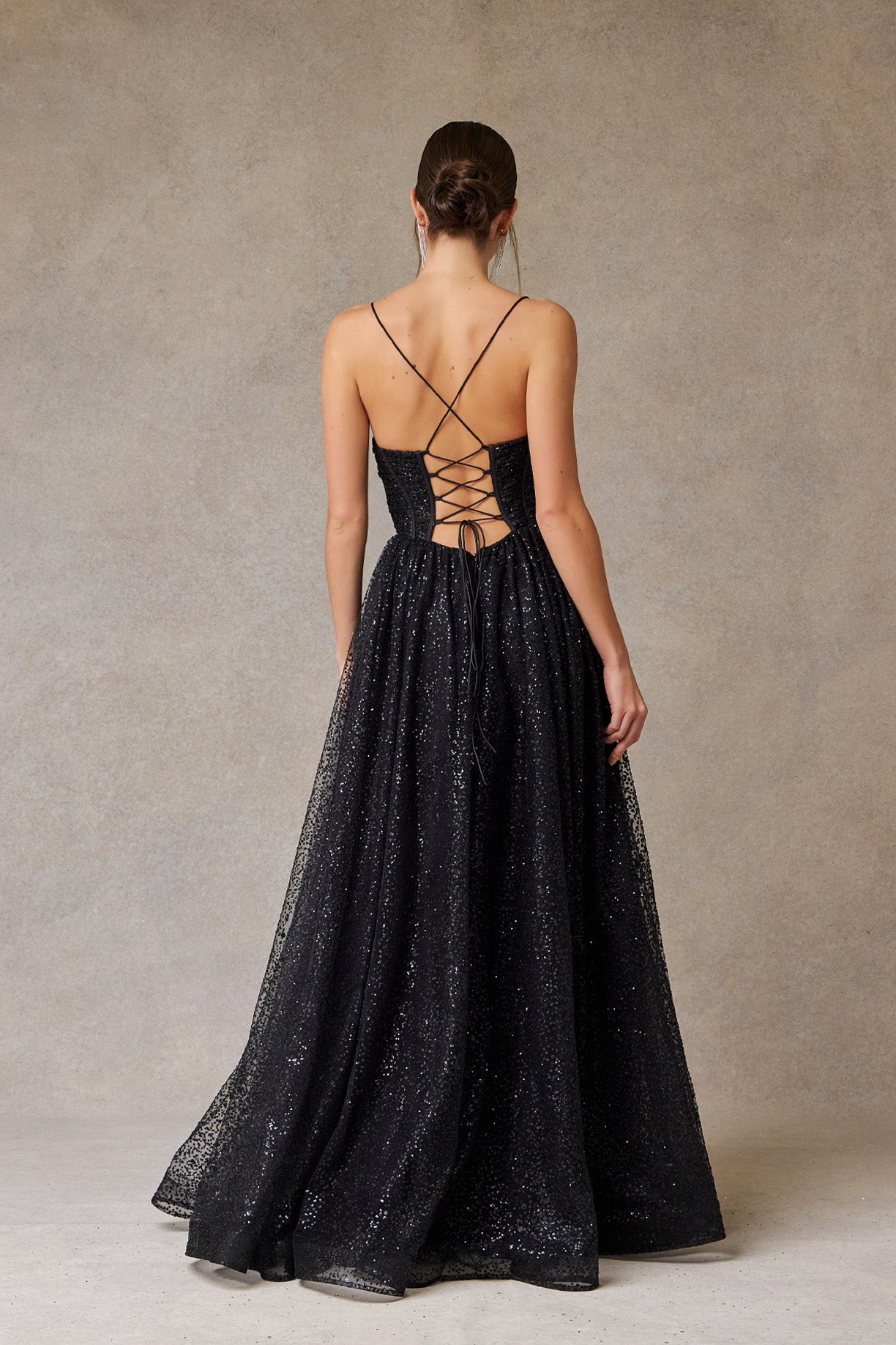 Vestido de Tul con Tirantes y Corsé Bordado con Brillos, Color Black