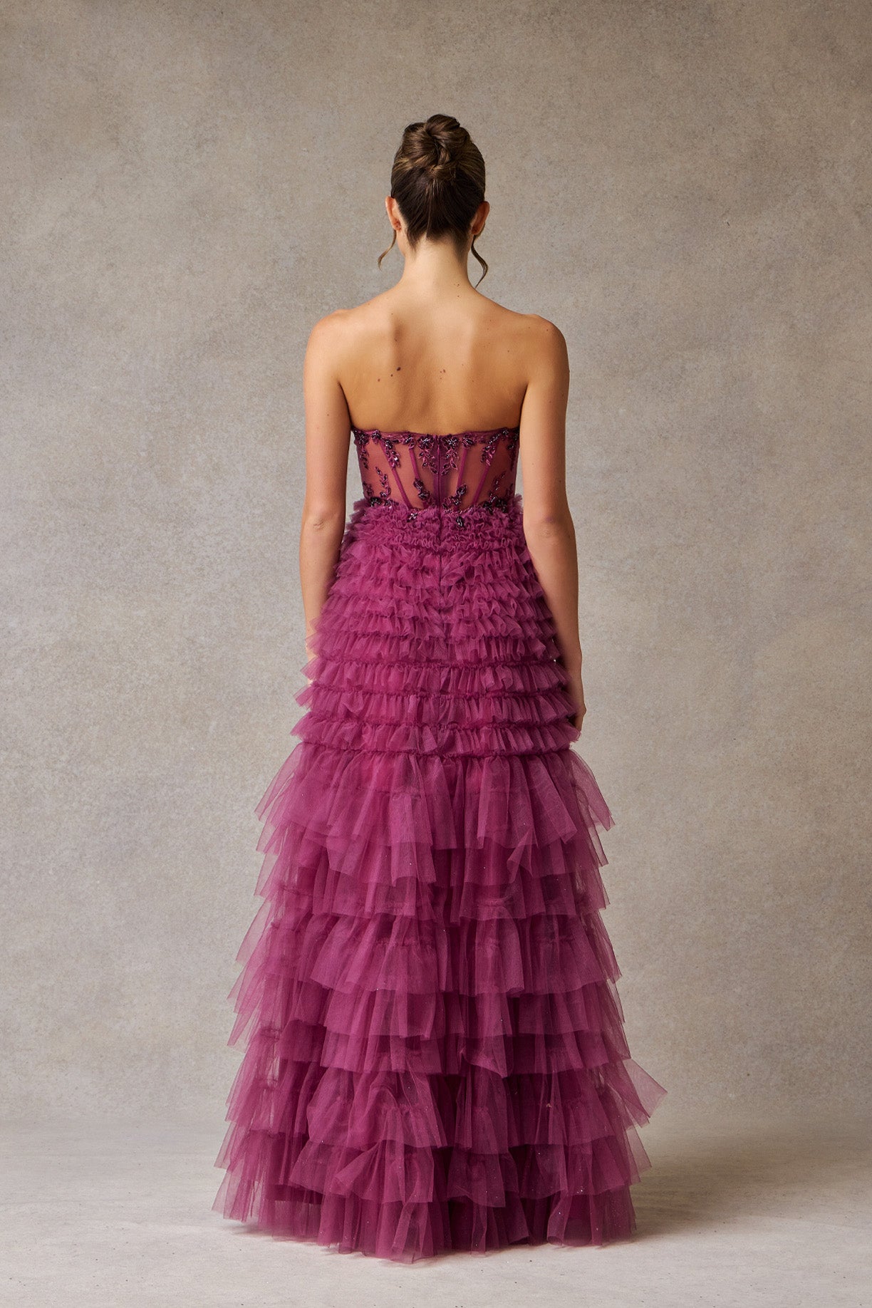 Vestido Straple en línea A con Abertura Color Plum.