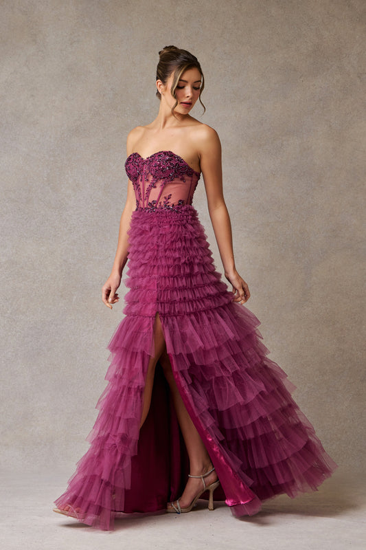 Vestido Straple en línea A con Abertura Color Plum.
