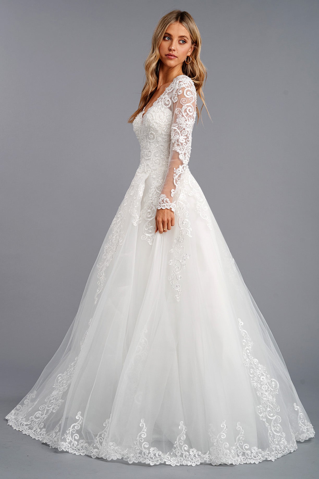 Vestido de Novia en Corte A, Con Manga Larga, Escote en V y Cintas en la Espalda, Color Off White