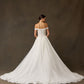 Vestido de Novia Linea A  hombros descubiertos, escote corazón, cierre de cordones en la espalda y cola.