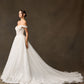 Vestido de Novia Linea A  hombros descubiertos, escote corazón, cierre de cordones en la espalda y cola.
