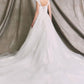 Vestido de Novia, Hombros Fuera y Escote en Corazón.